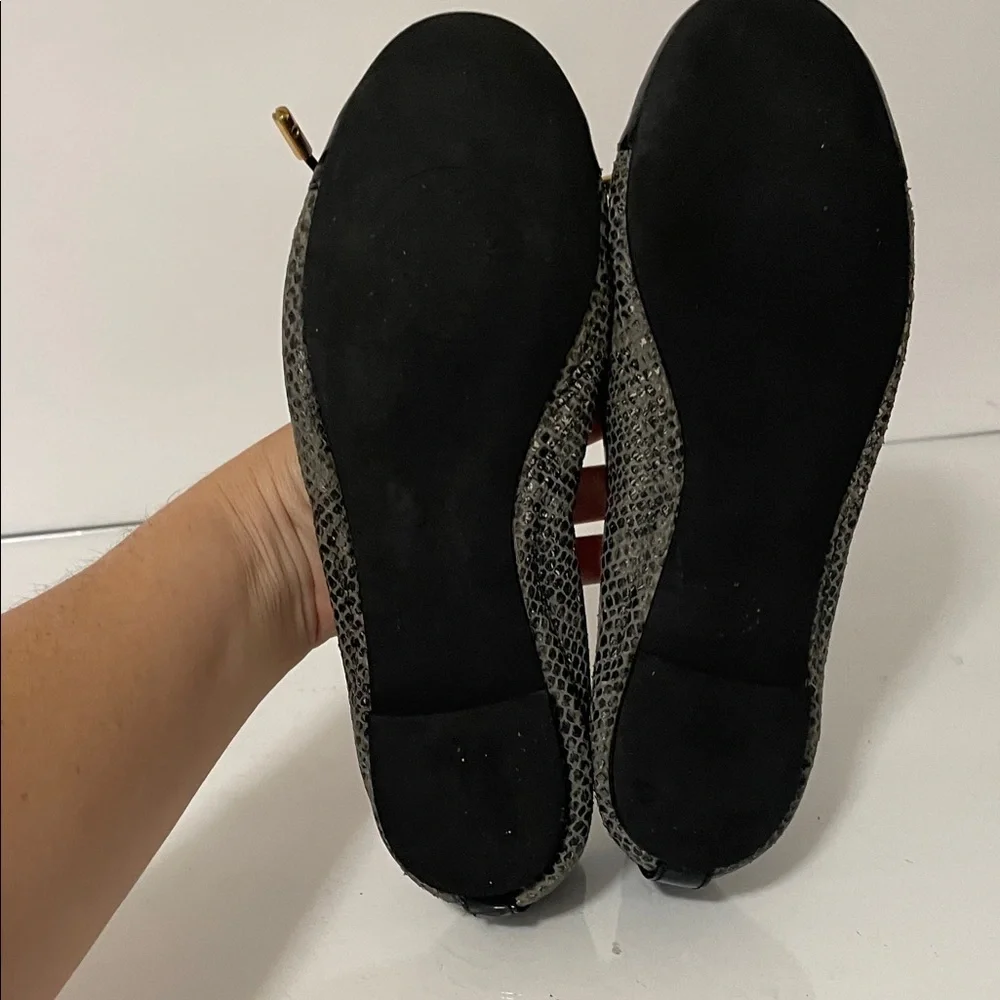 Tory Burch Black and Textured Gray Loafers with Bow - Picture 7 of 10